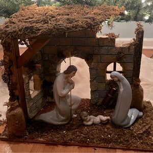 Lladro Navity Scene complete with Baby Jesus, Joseph, Mary and Stable
